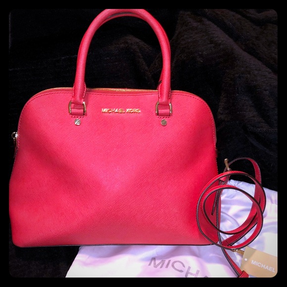 Michael Kors Handbags - 🔥SALE!!! Michael Kors coral Cindy dome😍